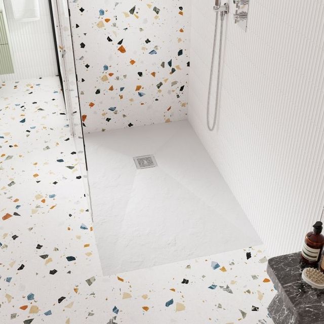 Low profile shower tray